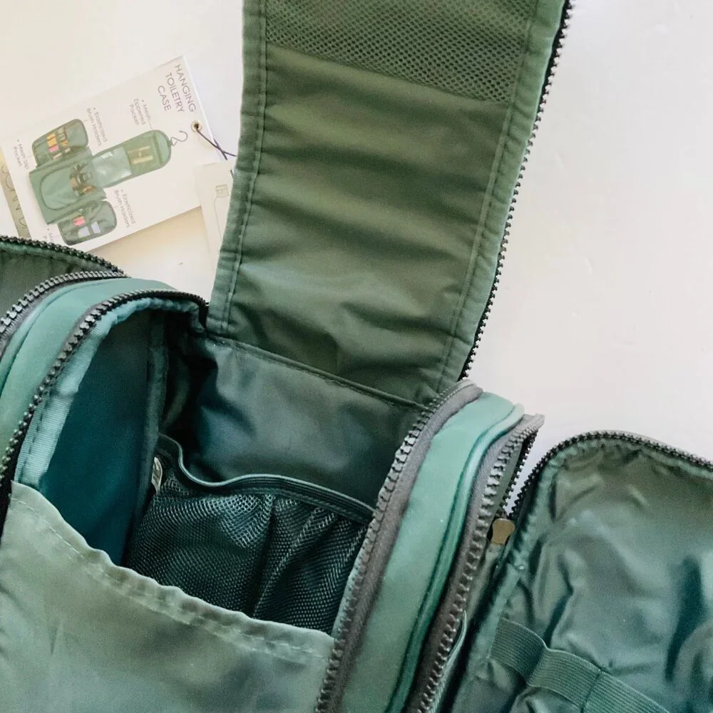 JOAN & DAVID Women's Hanging Toiletry Case NWT - Picture 8 of 9